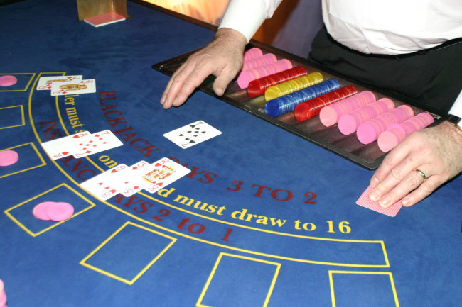 赌具 扑克牌 牌 纸牌 筛子 麻将牌高清图片免费