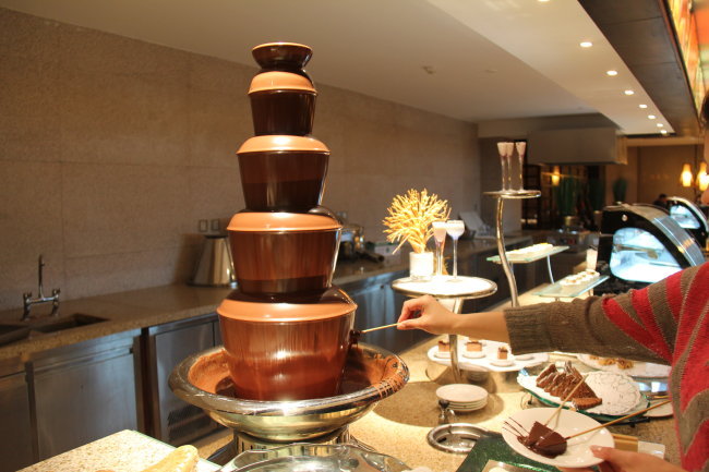 美食 自助餐 自制巧克力机高清图片免费下载_