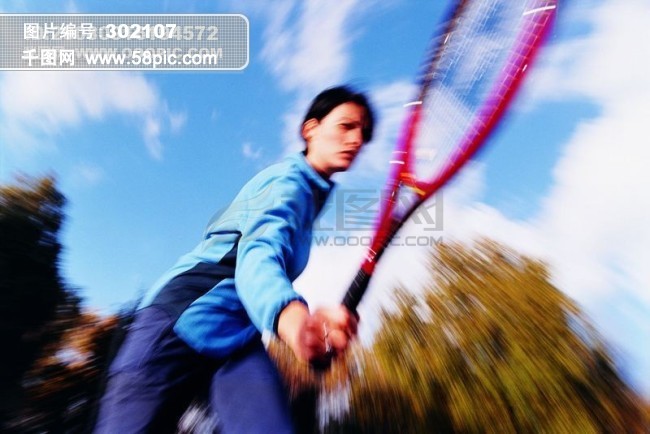 网球 选手 比赛 竞赛 激烈 球拍 场地 羽毛球 矫健